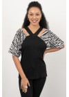 Siyah Yaka Detay Zebra Desenli Bluz